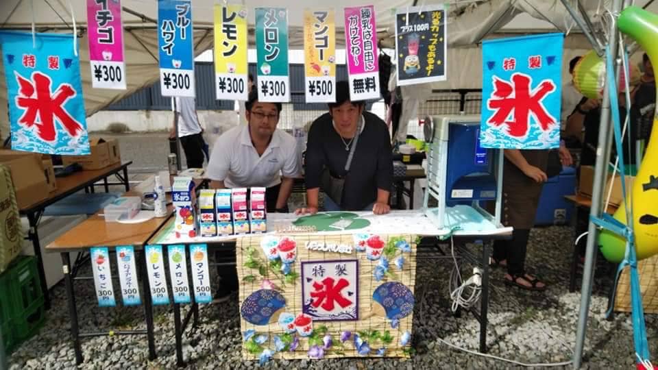 お祭りの屋台の様子